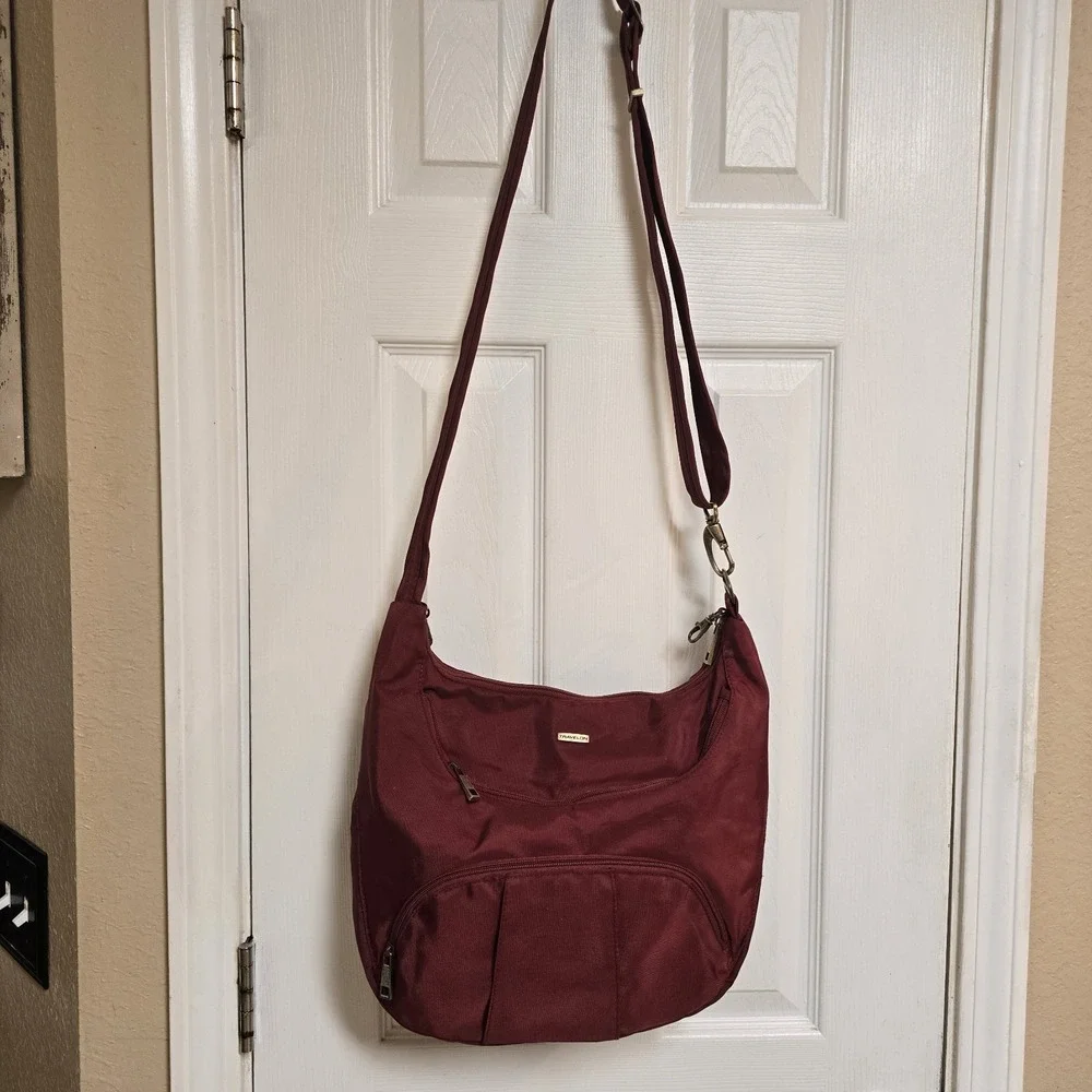 Travelon Anti-Theft Burgundy Round Hobo Bag ‎ Purse